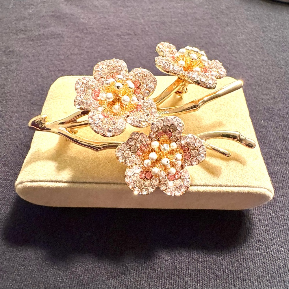 Elegant Vintage-Inspired Cherry Blossom Brooch Gold Tone Rhinestones & Pearls